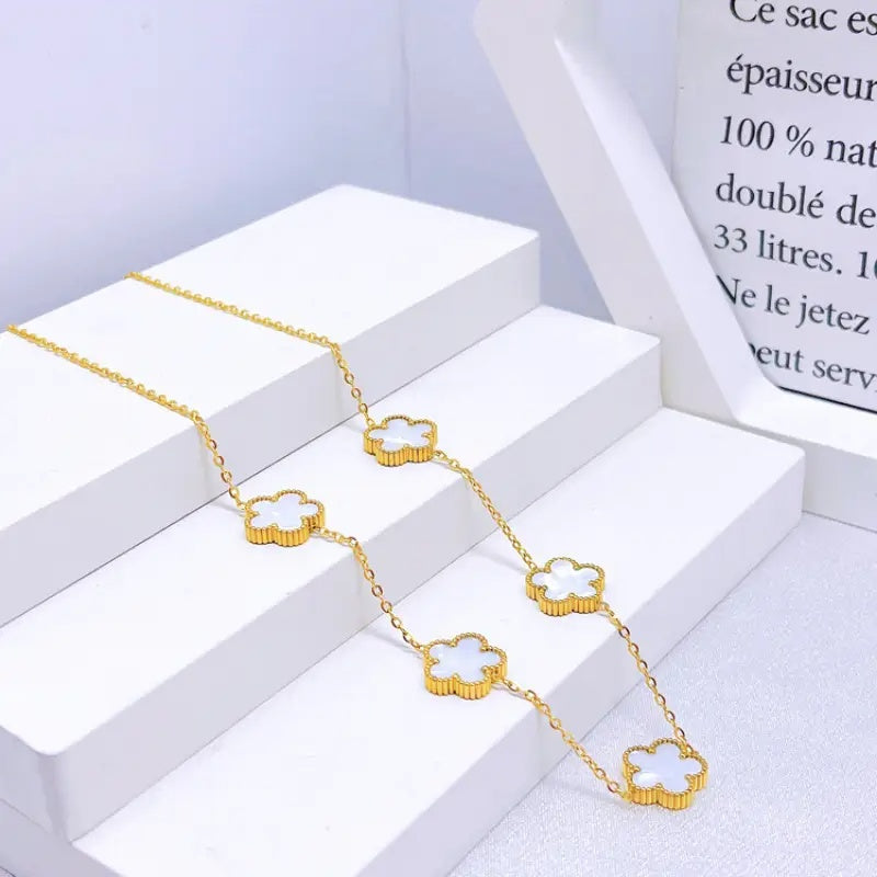 Gylden Boho-Blomma: Elegant 18K Glans för Varje Dag & Gåvoglädje