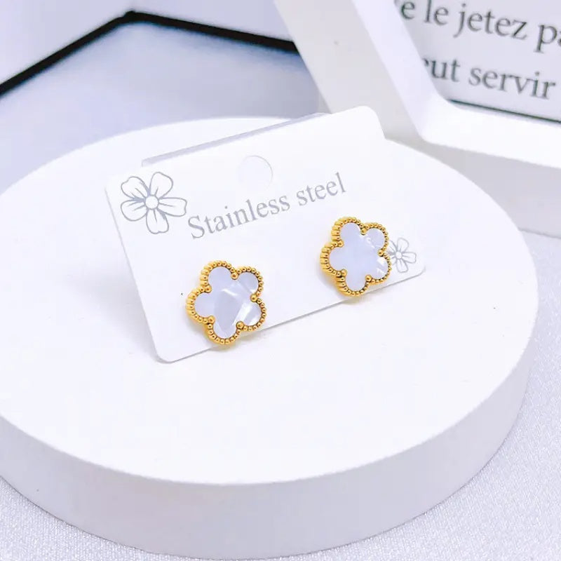 Gylden Boho-Blomma: Elegant 18K Glans för Varje Dag & Gåvoglädje